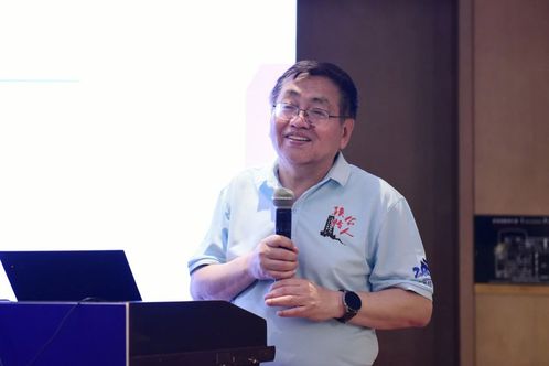 &nbsp;中国人民大学区域与城市经济研究所孙久文教授发表主旨演讲