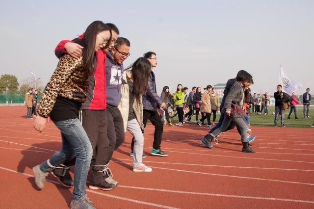 多人绑腿跑 多人绑腿跑